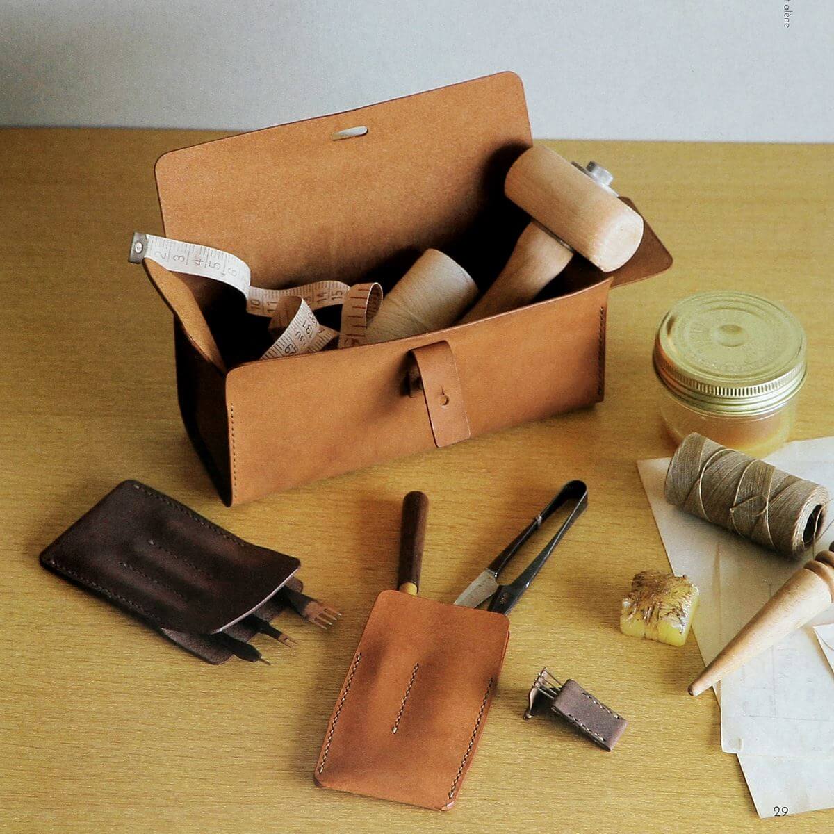 Livre "24 accessoires en cuir" - Urukust - Image 5