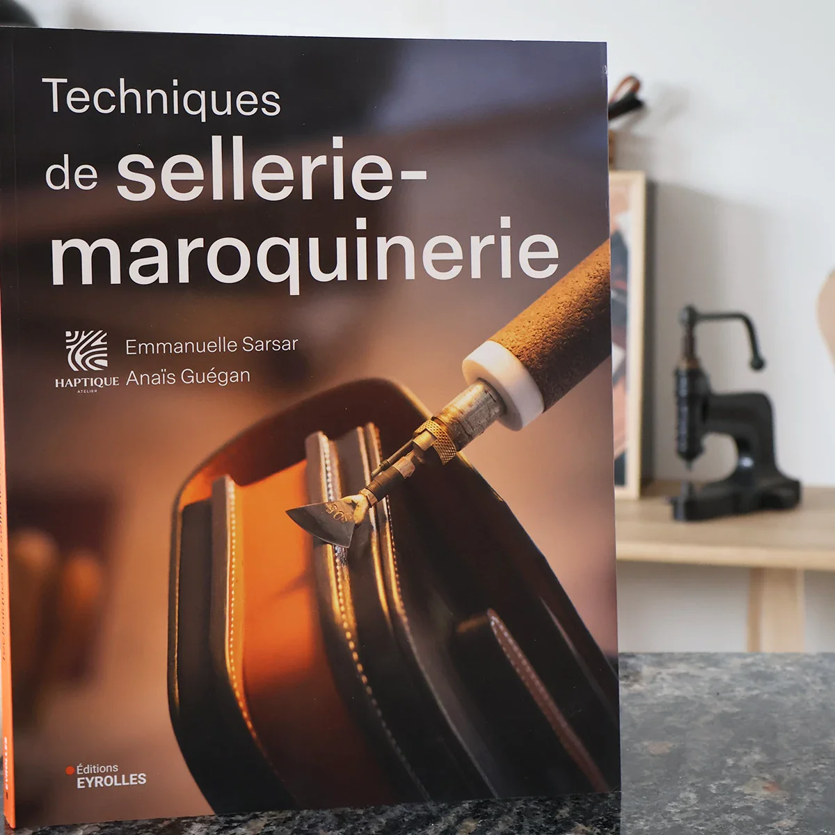 Livre "Techniques de sellerie-maroquinerie" - Emmanuelle Sarsar et Anaïs Guégan - Image 6