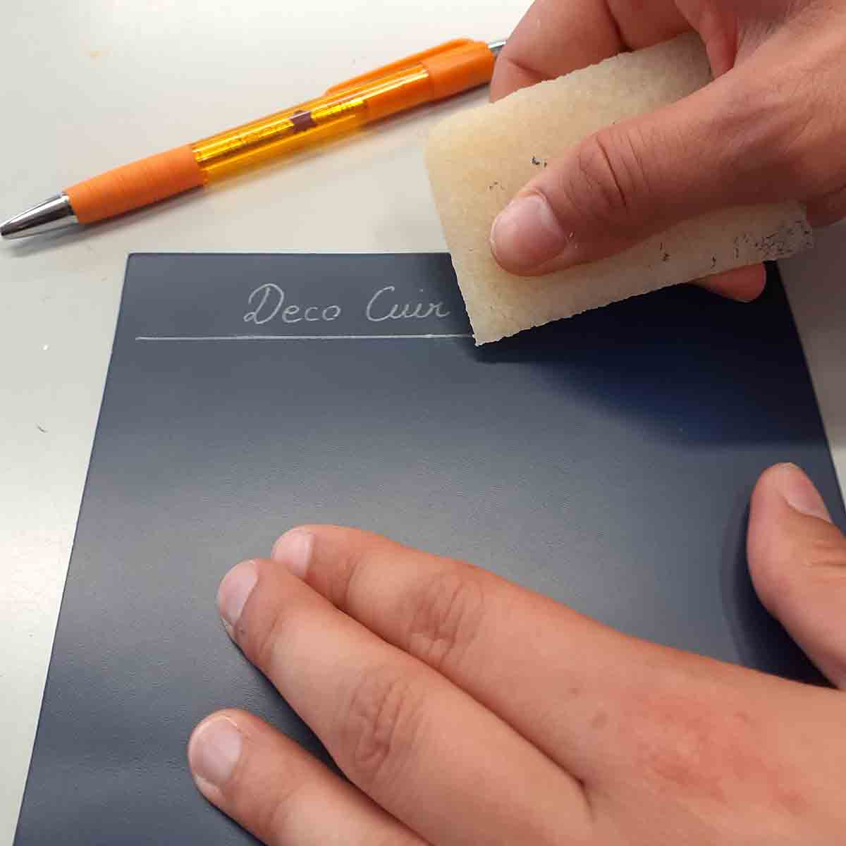 Une recharge argent pour stylo Deco Cuir - Image 3