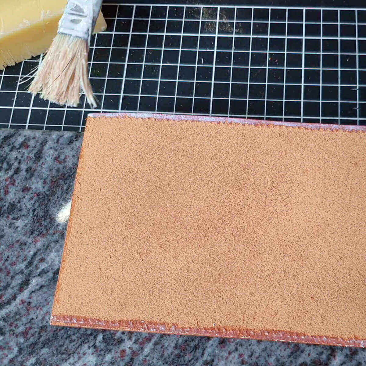 Pot de colle CONTACT à base d'eau - Deco Cuir - Image 3